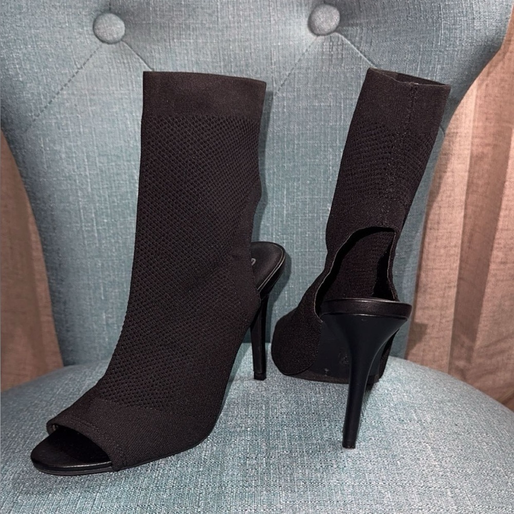 Source Unknown Black Stiletto Heels